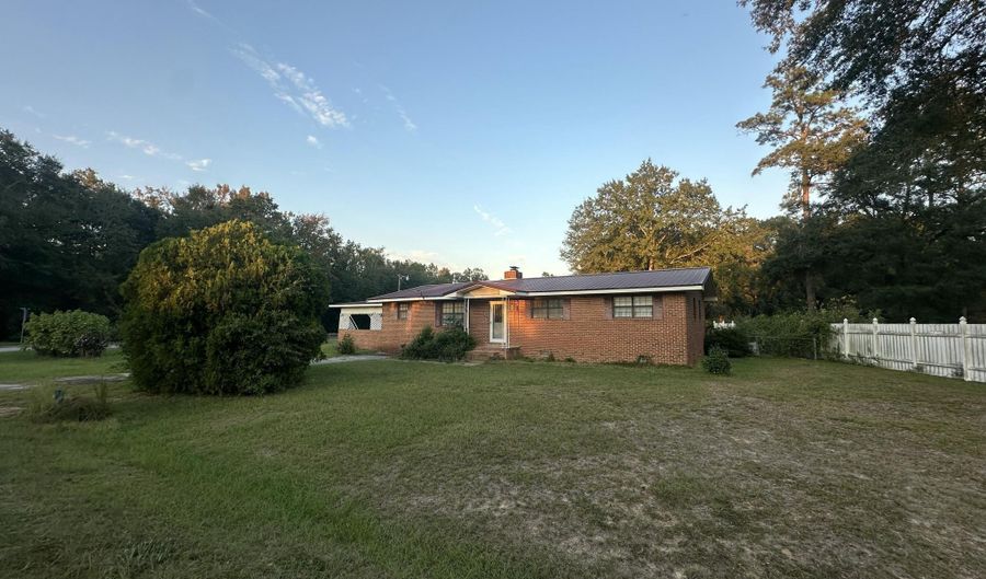 388 Warren St, Allendale, SC 29810 - 3 Beds, 2 Bath