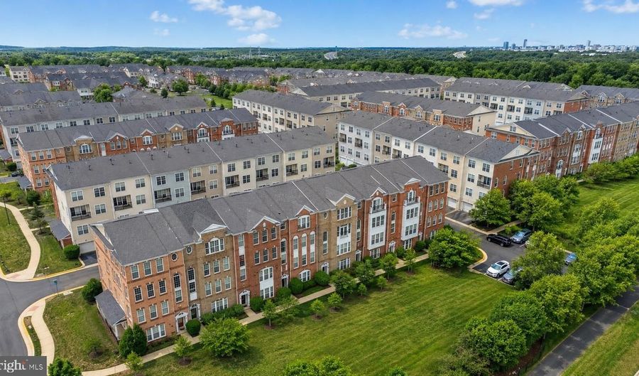 20640 SIBBALD Sq, Ashburn, VA 20147 - 3 Beds, 3 Bath