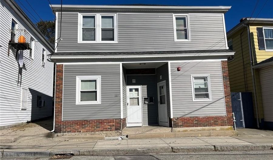 217 State Street Unit 3 F 3 F, Bristol, RI 02809 - 2 Beds, 1 Bath