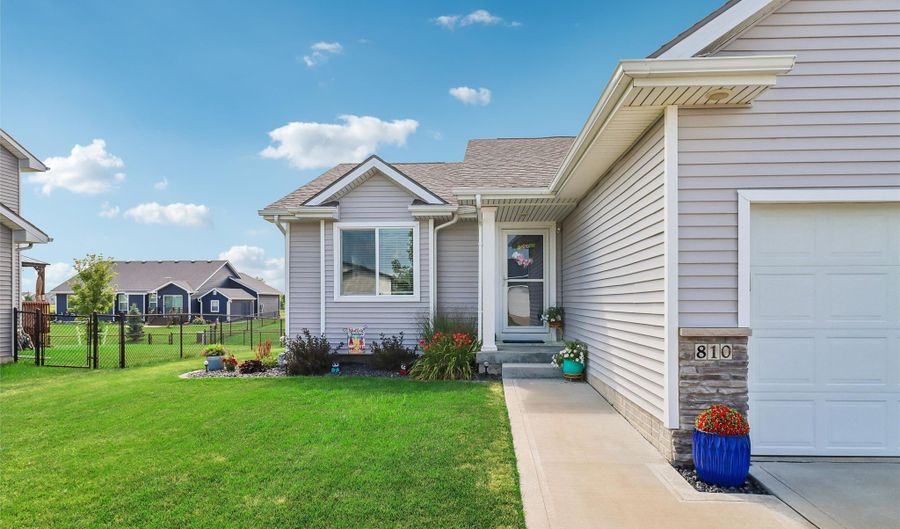 810 NE Meadow Landing Dr, Ankeny, IA 50021 - 3 Beds, 2 Bath