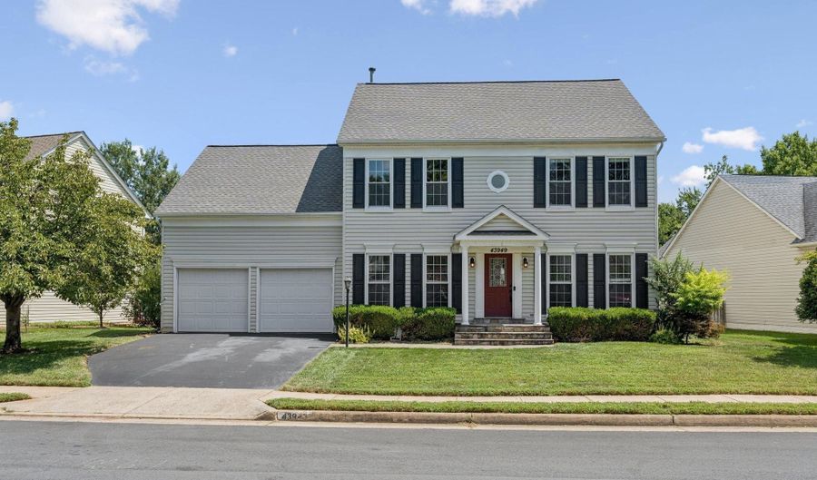43949 BRUCETON MILLS Cir, Ashburn, VA 20147 - 4 Beds, 4 Bath