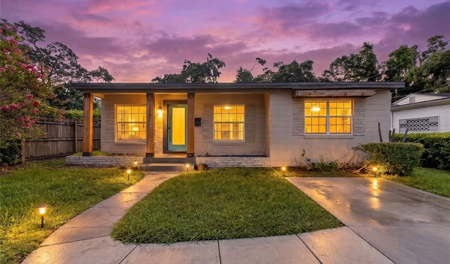 2121 IVANHOE Rd, Orlando, FL 32804 - 3 Beds, 2 Bath