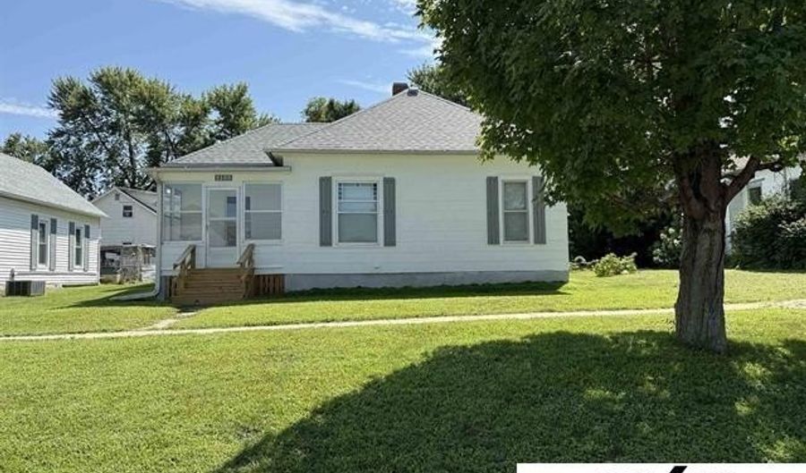 1105 13th St, Auburn, NE 68305 - 2 Beds, 1 Bath