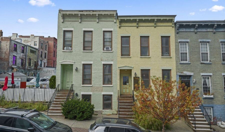 132-134 S Swan St, Albany, NY 12210 - 0 Beds, 3 Bath
