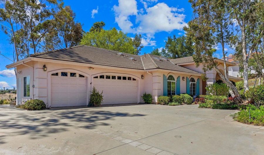 2475 Canyon Creek Rd, Escondido, CA 92025 - 5 Beds, 4 Bath