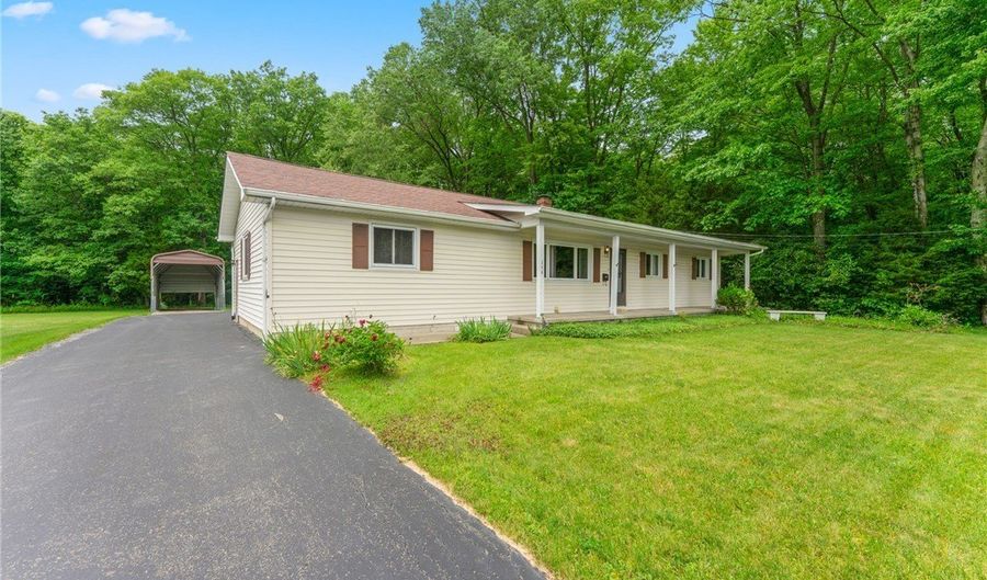 236 Charlestown Pl, Austintown, OH 44515 - 3 Beds, 2 Bath