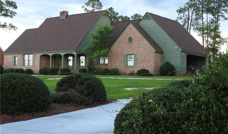 220 Lake Shore Dr, Alma, GA 31510 - 5 Beds, 5 Bath