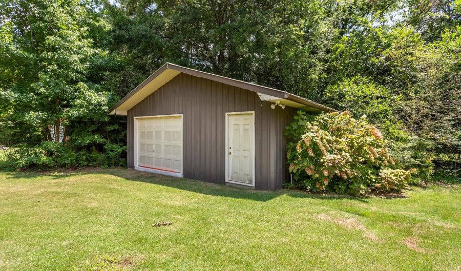 3916 LEE Dr, Anniston, AL 36207 - 3 Beds, 2 Bath