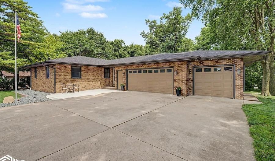 2349 Lake View Dr, Ames, IA 50010 - 3 Beds, 2 Bath