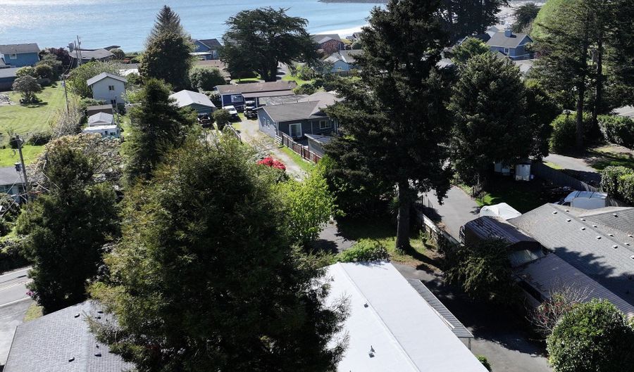 15931 OCEANVIEW Dr, Brookings, OR 97415 - 3 Beds, 2 Bath
