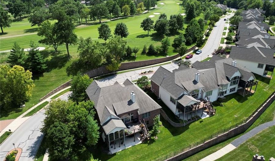 259 Meadowbrook Country Club Est, Ballwin, MO 63011 - 4 Beds, 5 Bath