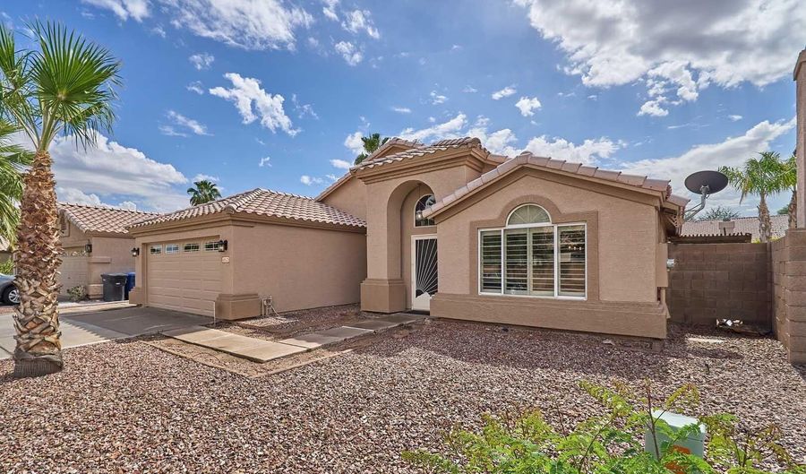 4815 W BUFFALO St, Chandler, AZ 85226 - 4 Beds, 2 Bath