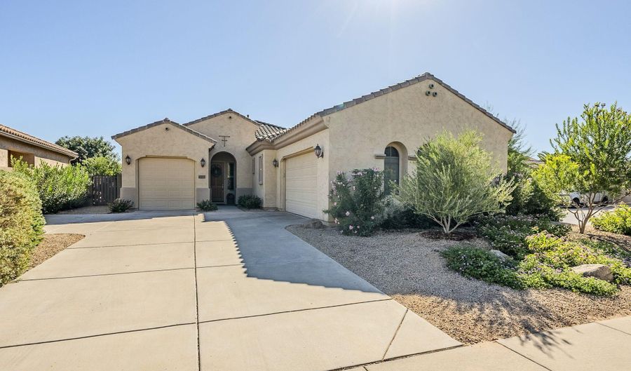4843 E FIRESTONE Dr, Chandler, AZ 85249 - 3 Beds, 4 Bath