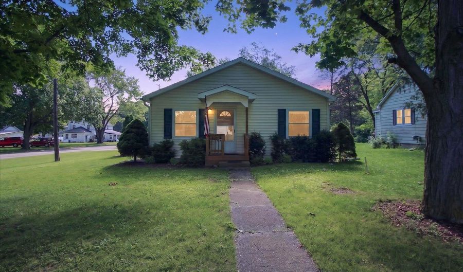 405 S State St, Alma, MI 48801 - 3 Beds, 2 Bath