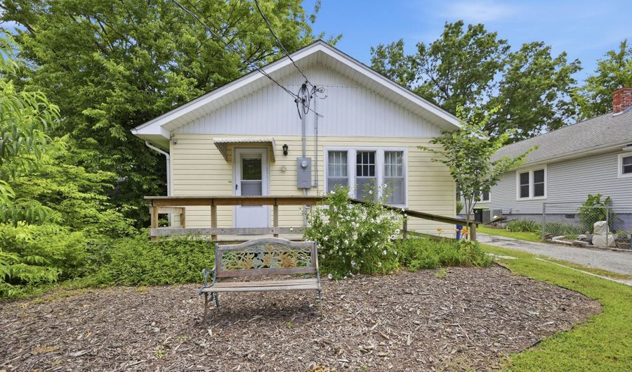 528 E 15th St, Baxter Springs, KS 66713 - 3 Beds, 2 Bath