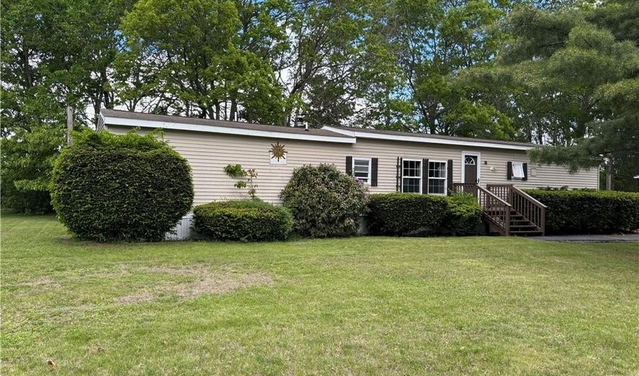 18 Torch Ln, Coventry, RI 02816 - 2 Beds, 1 Bath