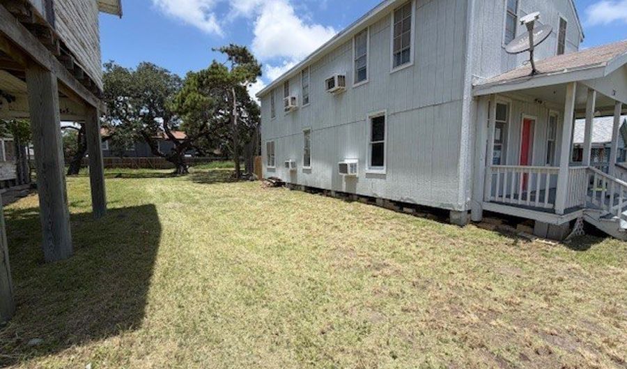 138 S Houston, Aransas Pass, TX 78336 - 4 Beds, 2 Bath