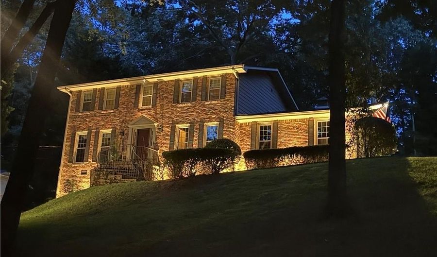 835 Lakeshore Dr NW, Berkeley Lake, GA 30096 - 4 Beds, 3 Bath