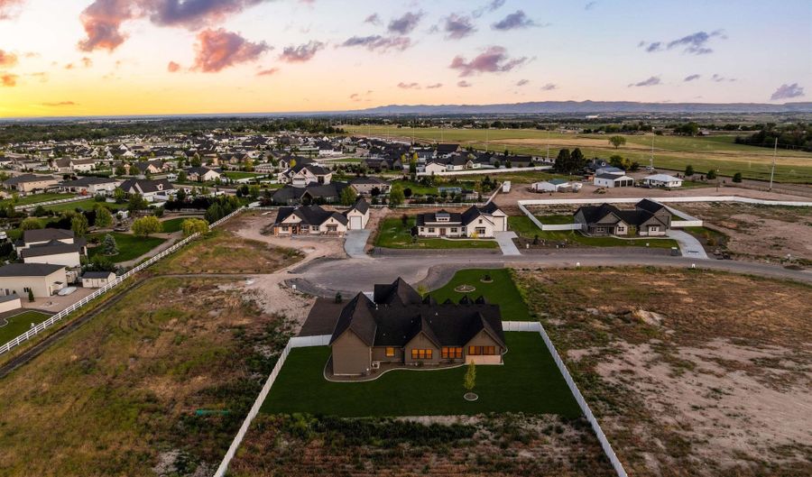 15300 Rhodes Ct, Caldwell, ID 83607 - 4 Beds, 3 Bath