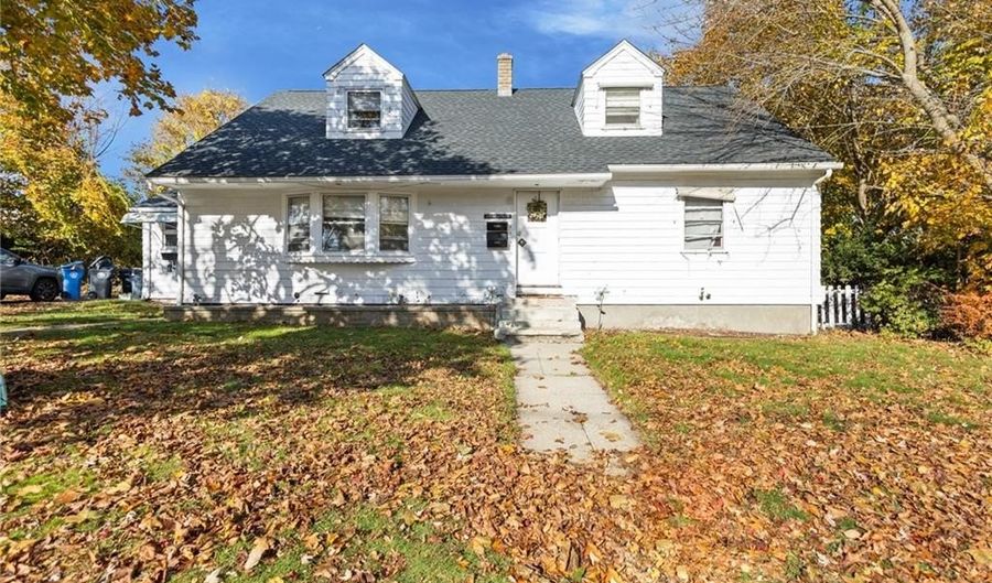 121 Heather St, Cranston, RI 02920 - 3 Beds, 2 Bath