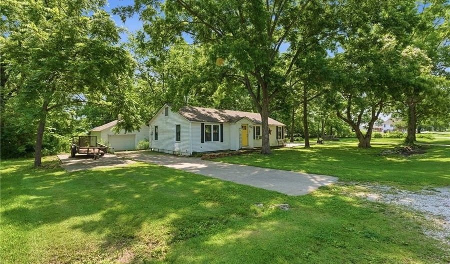 203 S Ohio St, Archie, MO 64725 - 2 Beds, 1 Bath