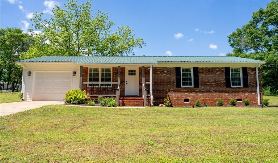 1201 Highway 247, Belton, SC 29627 - 3 Beds, 1 Bath
