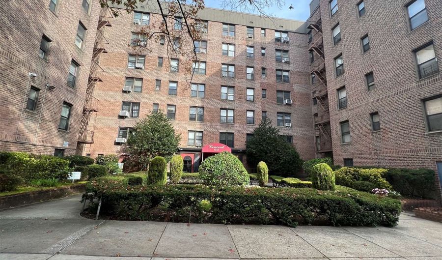 83-15 98th St 4L, Woodhaven, NY 11421 - 2 Beds, 1 Bath