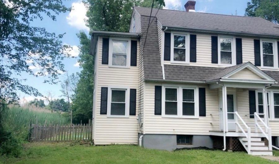 476 Park Ave, Bloomfield, CT 06002 - 2 Beds, 2 Bath