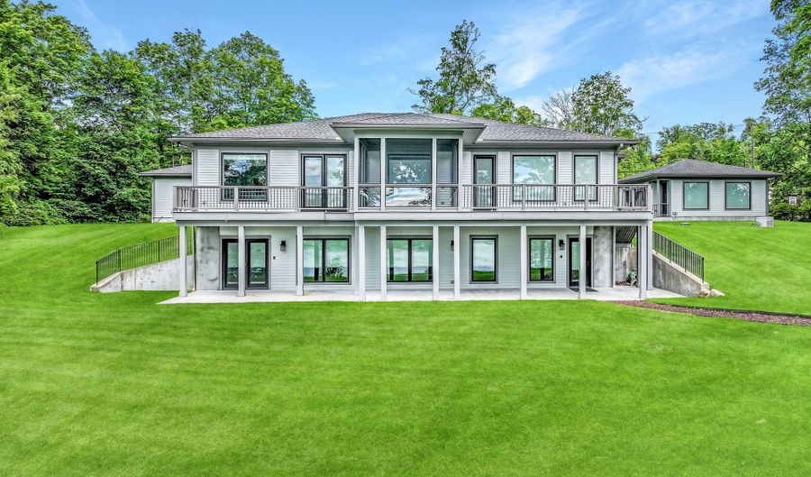 13 Kellogg St, Brookfield, CT 06804 - 4 Beds, 5 Bath
