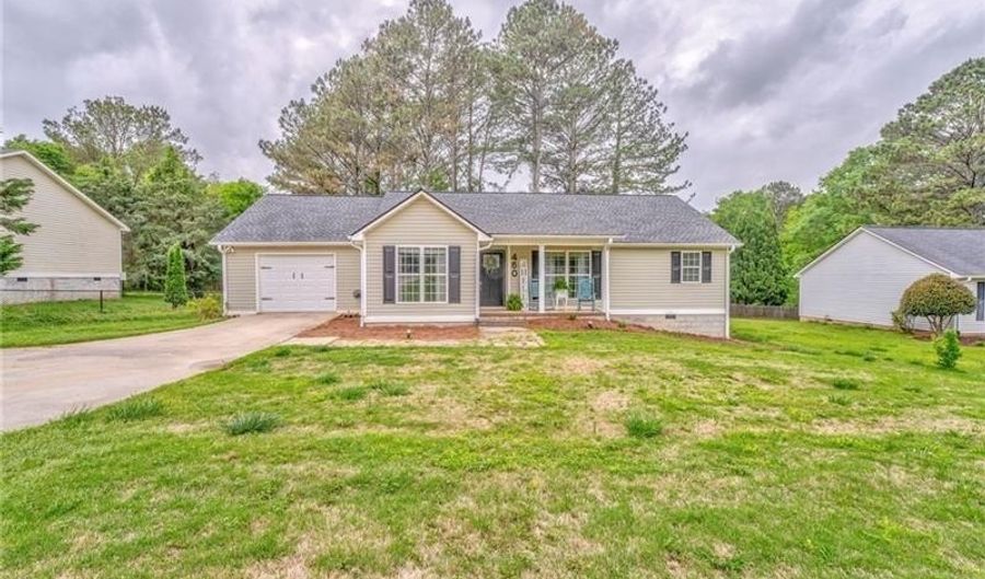 460 Broad St, Tallapoosa, GA 30176 - 3 Beds, 2 Bath