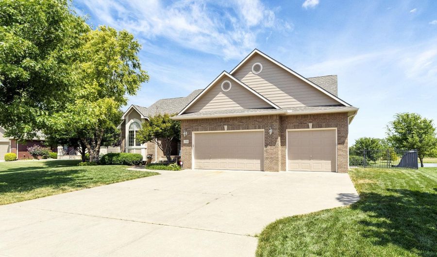 2304 Chestnut Ct, Augusta, KS 67010 - 5 Beds, 3 Bath