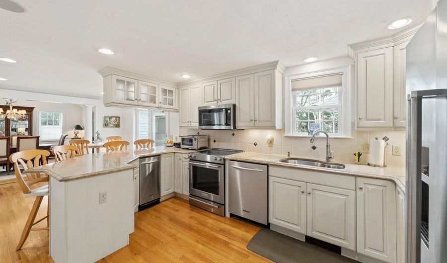 35 Waterfield Rd, Osterville, MA 02655 - 3 Beds, 3 Bath