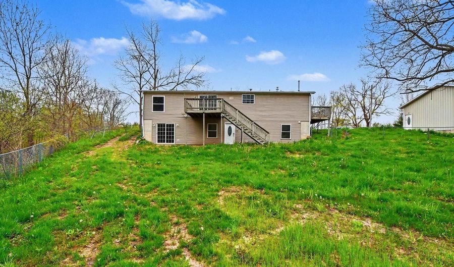9214 S Cedar Dr, Allendale, MI 49401 - 5 Beds, 3 Bath