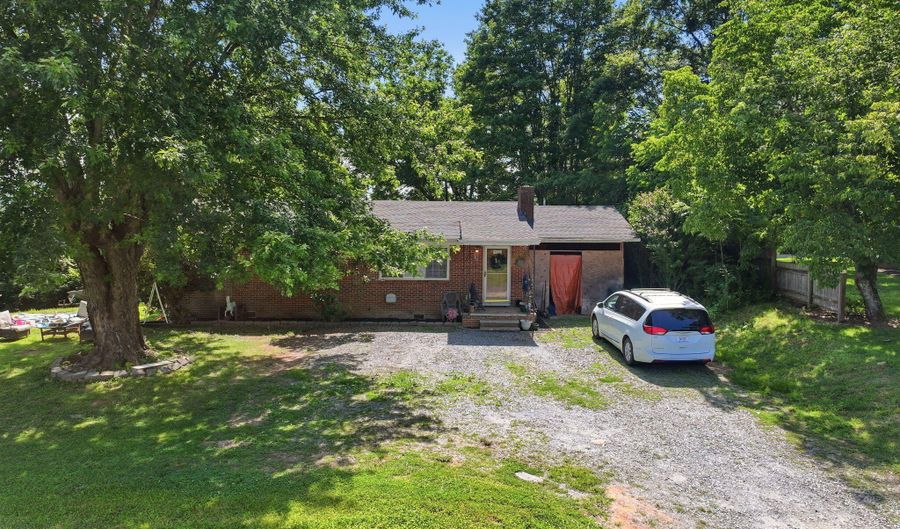 613 Robbinsville Rd, Andrews, NC 28901 - 3 Beds, 1 Bath