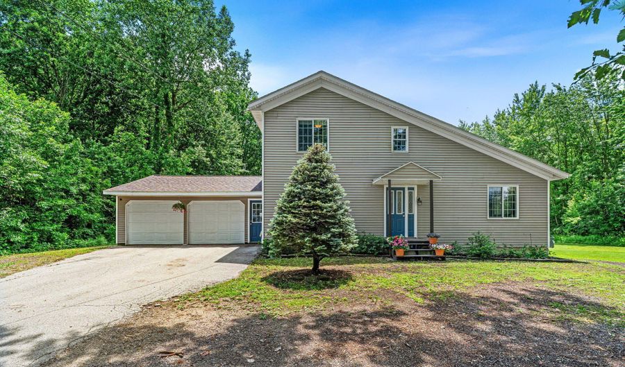 5218 Fillmore St, Allendale, MI 49401 - 4 Beds, 3 Bath