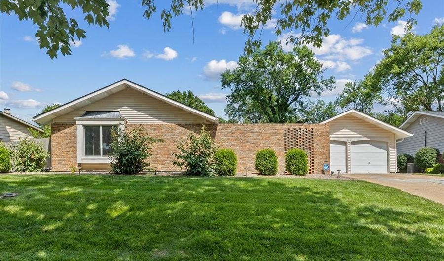 486 Ironwood Dr, Ballwin, MO 63011 - 4 Beds, 2 Bath