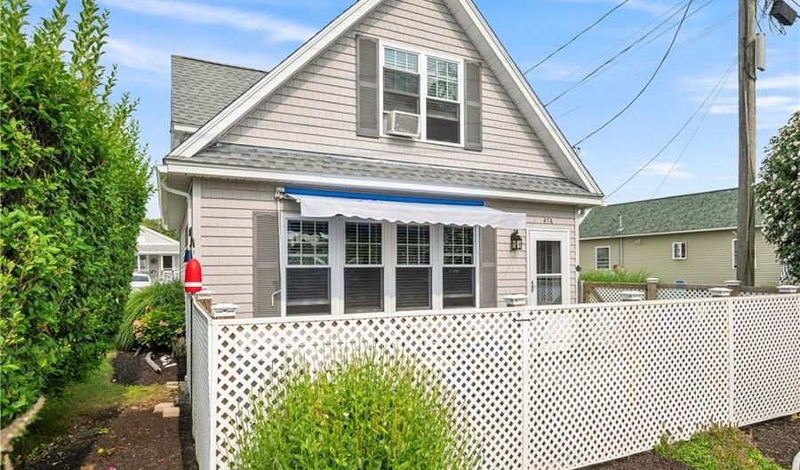 64 Burnside Ave, Narragansett, RI 02882 - 1 Beds, 1 Bath