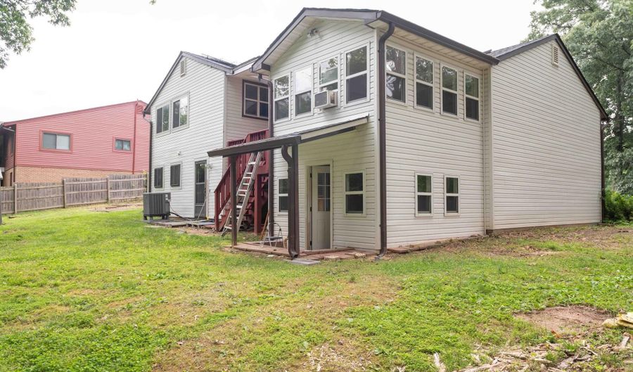7814 WENDY RIDGE Ln, Annandale, VA 22003 - 4 Beds, 3 Bath