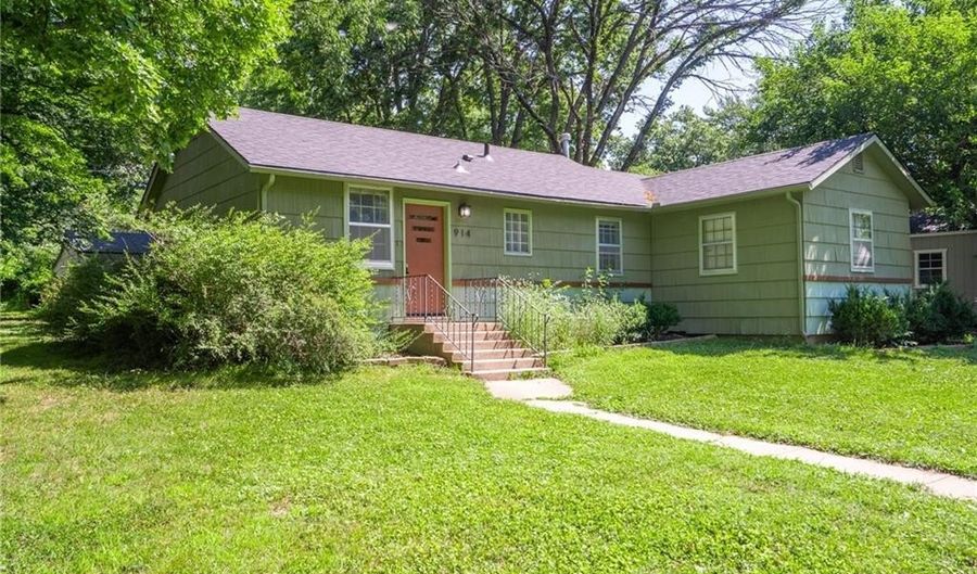914 Jersey St, Baldwin City, KS 66006 - 2 Beds, 1 Bath