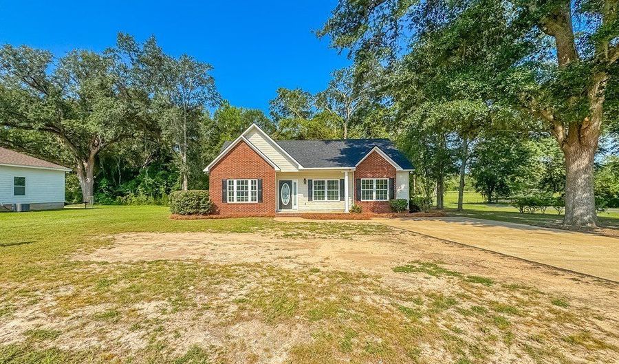 1001 Shoreline Dr, Bainbridge, GA 39817 - 3 Beds, 2 Bath