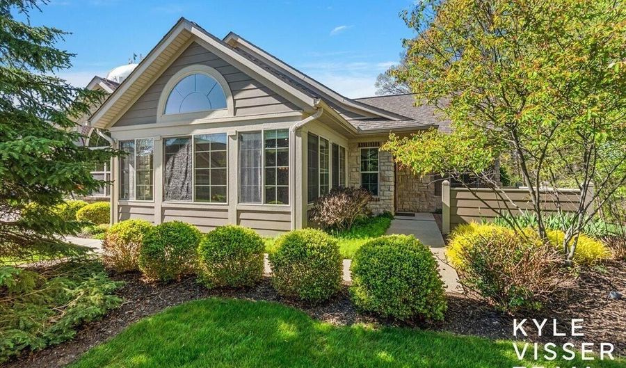892 Bridge Crest Dr SE, Ada, MI 49301 - 2 Beds, 2 Bath