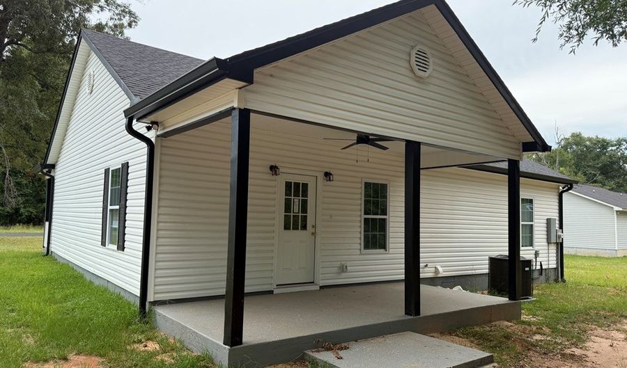 211 Edgewood Ave, Bainbridge, GA 39819 - 3 Beds, 2 Bath