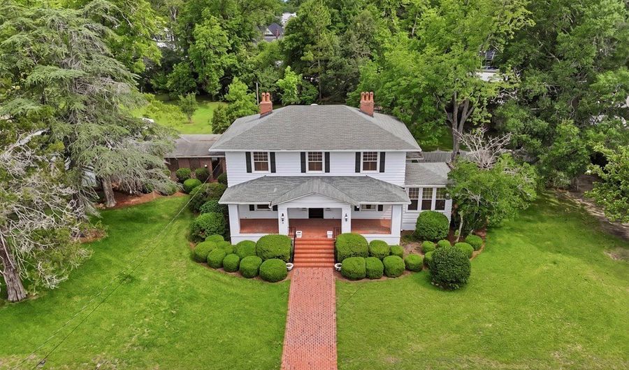 315 E College Ave, Ashburn, GA 31714 - 5 Beds, 4 Bath