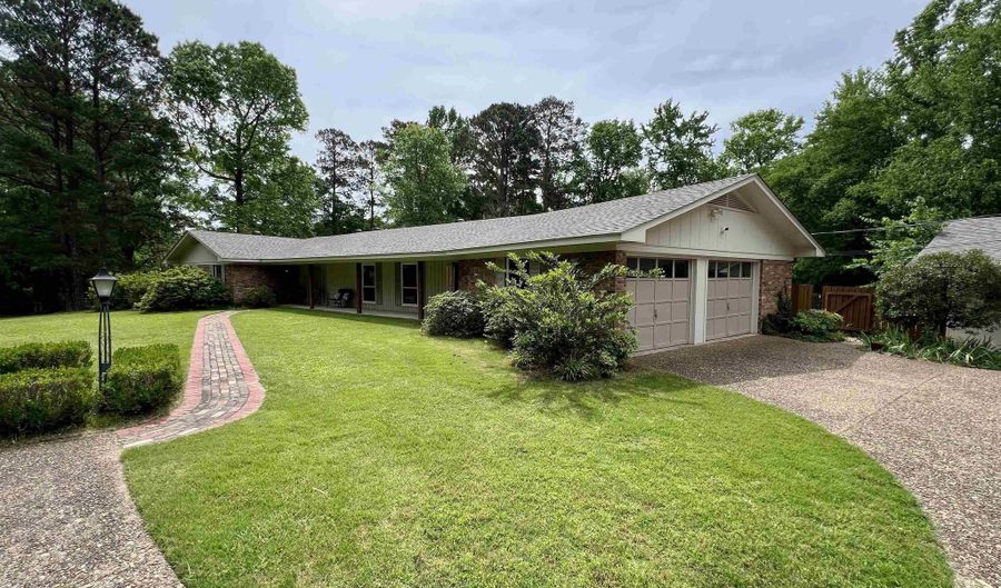 2901 Country Club Rd, Arkadelphia, AR 71923 - 3 Beds, 3 Bath