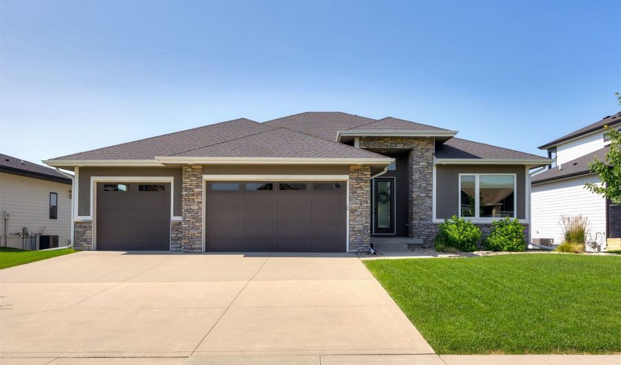 3107 NE 17th St, Ankeny, IA 50021 - 4 Beds, 4 Bath