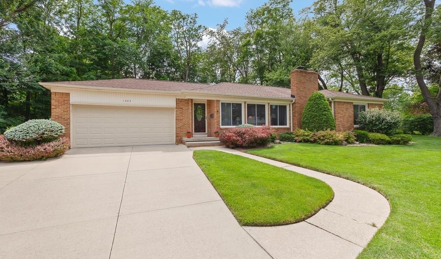 1043 Orchard, Adrian, MI 49221 - 5 Beds, 3 Bath