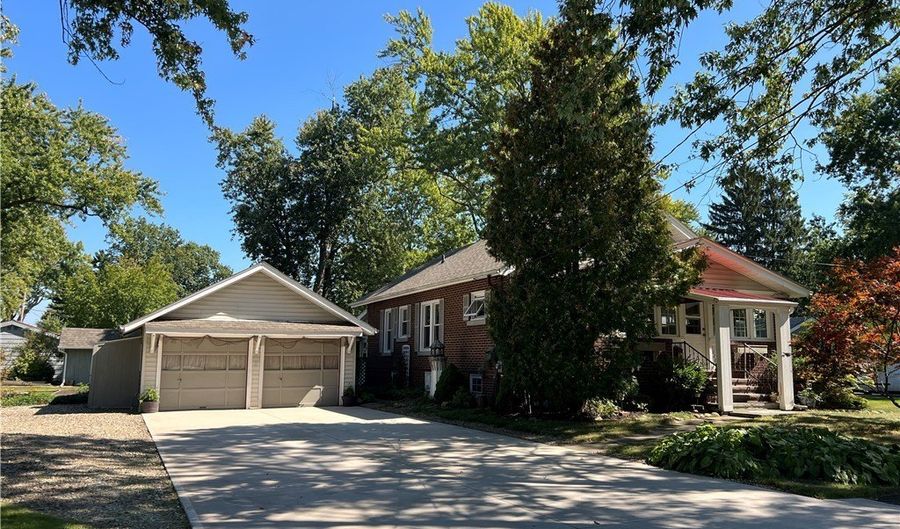 1028 Lyndon Ave, Ashtabula, OH 44004 - 2 Beds, 2 Bath