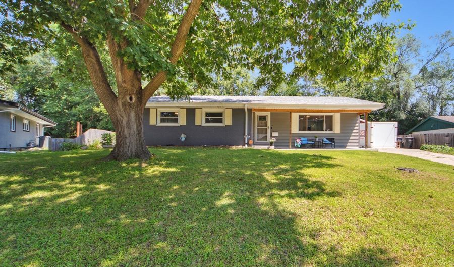 4905 SW 15th St, Des Moines, IA 50315 - 3 Beds, 2 Bath