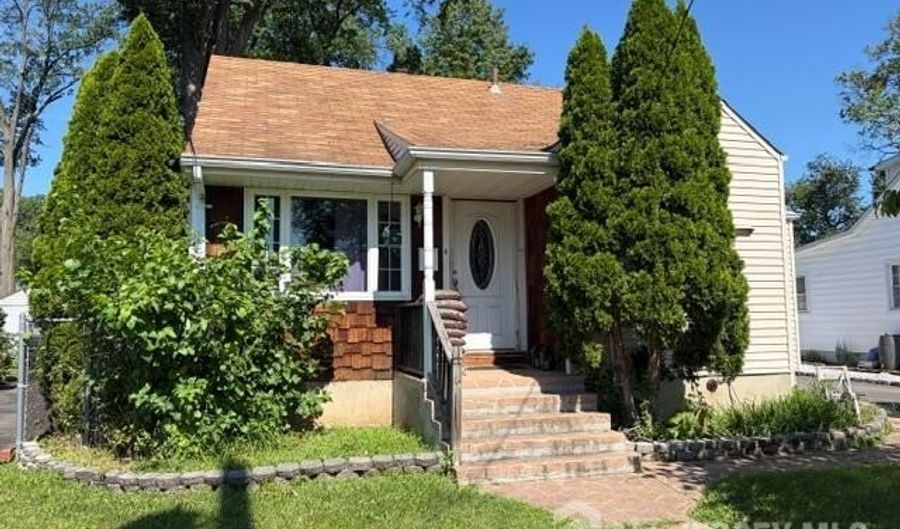 25 Chase Ave, Avenel, NJ 07001 - 2 Beds, 1 Bath