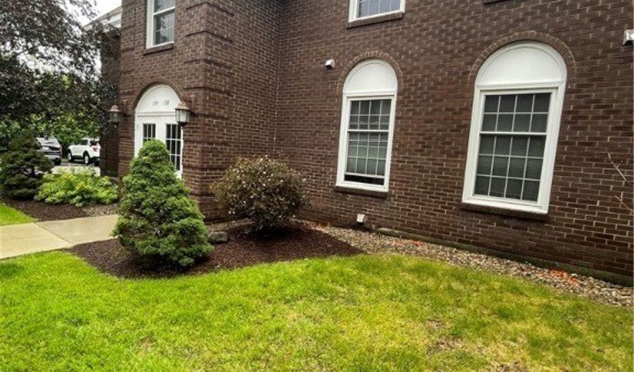 138 Charter Oaks Dr B, Amherst, NY 14228 - 2 Beds, 2 Bath